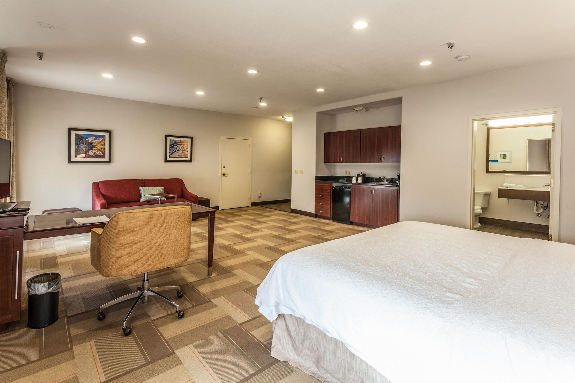 Hampton Inn Colorado Springs-Airport Exterior photo