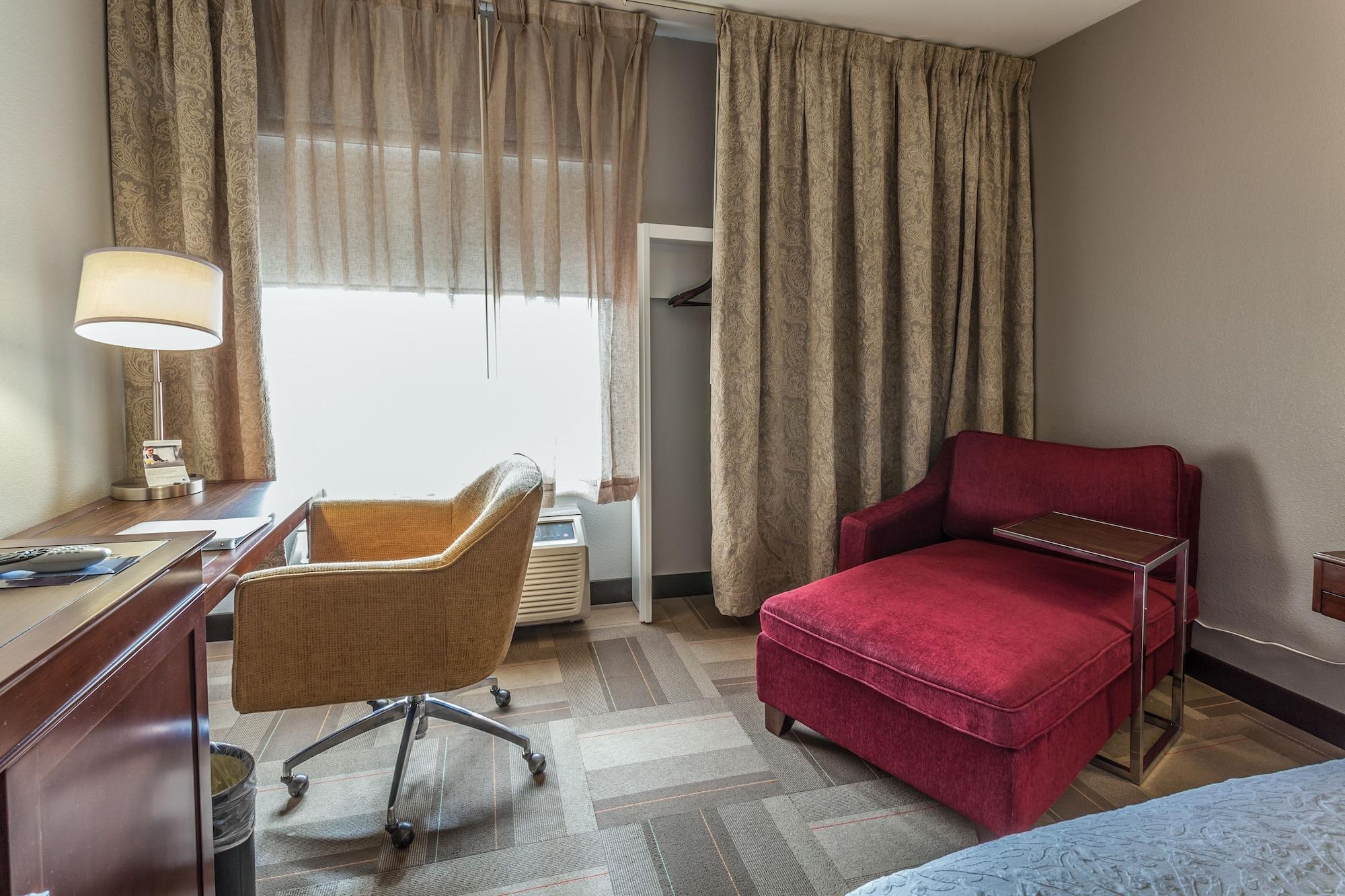 Hampton Inn Colorado Springs-Airport Exterior photo