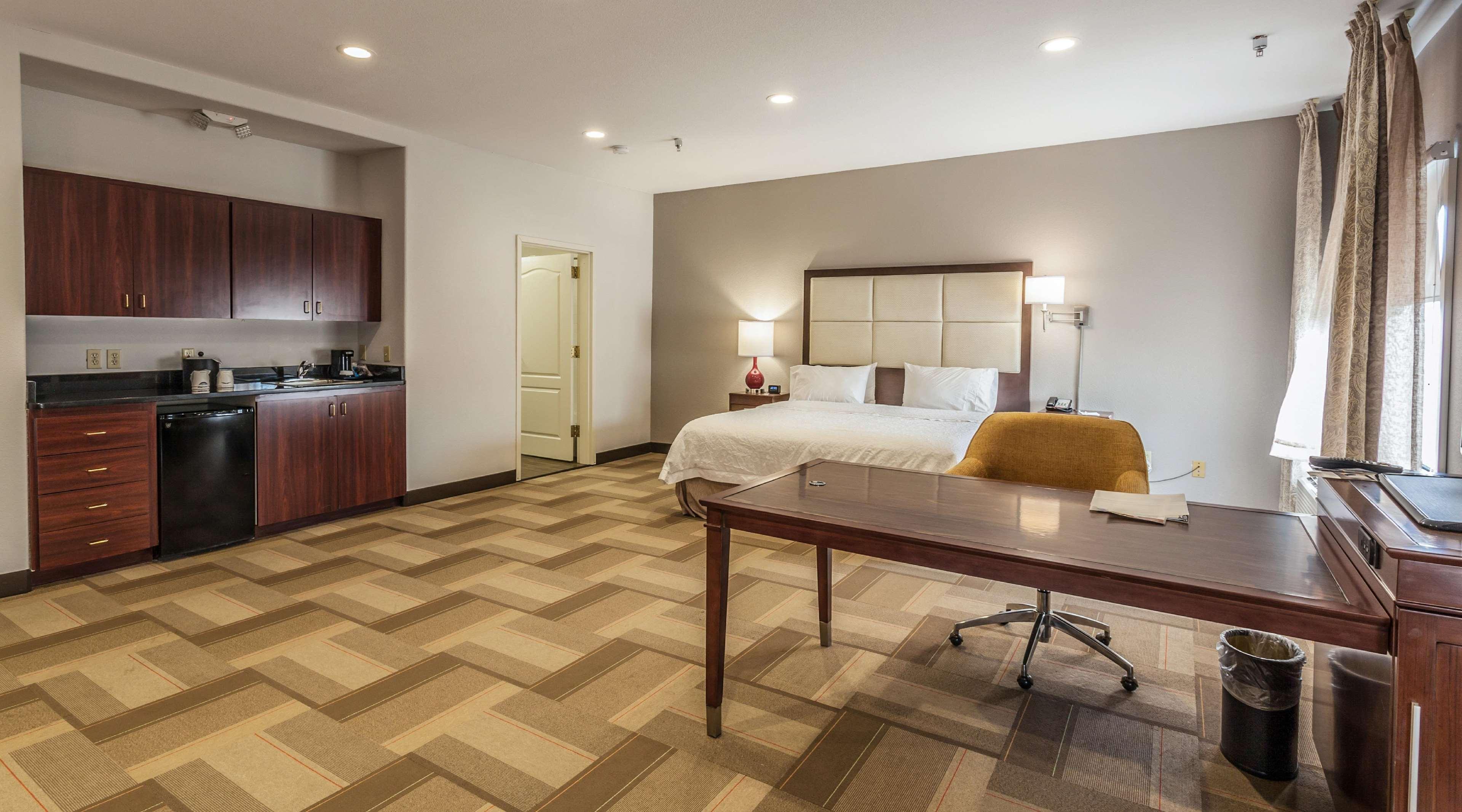Hampton Inn Colorado Springs-Airport Exterior photo